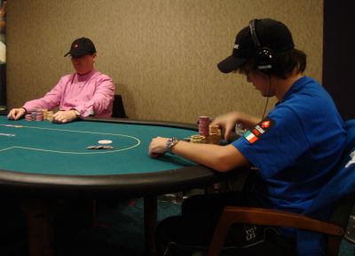 Un momento dell'heads up all'High Roller EPT Varsavia tra Steicke e Minieri