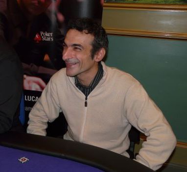 Valentino 'Valentik' Campana con la sua solitaria chip da 100