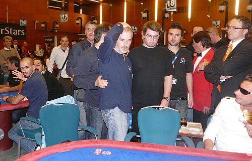 Maurizio Carra (con la mano sui capelli) non si da' pace: uscito in due mani da incubo