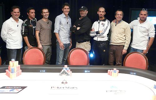 Foto di gruppo alla partenza del final table