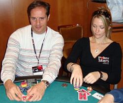 Paolo Della Penna al tavolo con la bella Michelle Orpe
