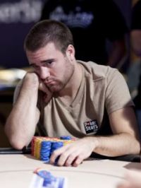 Lo statunitense Aaron Gustavson, netto chipleader del tavolo finale