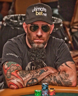 Scott Ian impegnato al tavolo da poker