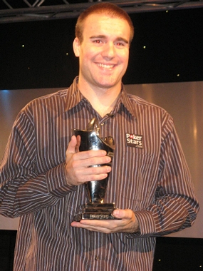 Il vincitore Aaron Gustavson si scioglie in un bel sorriso