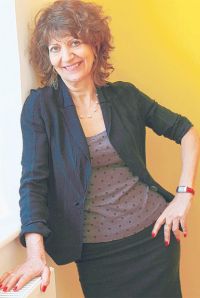 La dott.ssa Susie Orbach. E' indicata come la madre di FullFlush
