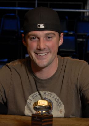 Eric Baldwin con il braccialetto WSOP vinto la scorsa estate