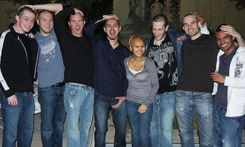 Alcuni dei poker pro che hanno rasato i capelli in segno di solidarietà con Thuy. Lei è al centro, subito a destra si riconosce ElkY mentre al'estrema sinistra c'è durrrr