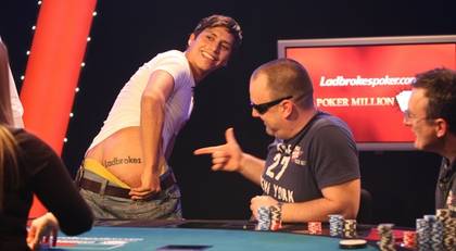 Il particolare 'show' di Nebuchad alle telecamere del 'Poker Million'