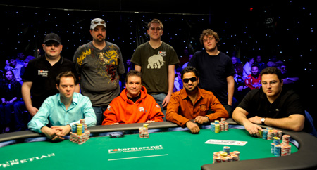 Il final table di ieri. Da sinistra in piedi Stein, Clemente,Blair e Marchese. Seduti Fuller, Cernuto, Jamal e Paredes