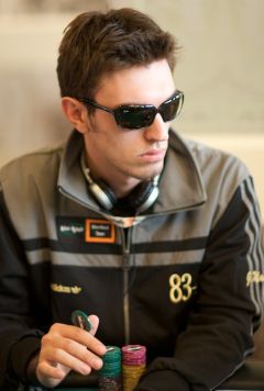 Erion Islamay con i suoi 'chip tricks'