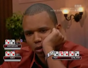 Phil Ivey e la sua classica - indecifrabile - 'poker face'