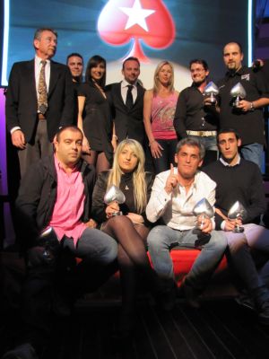 Foto di gruppo per i premiati ai PokerStars IPT Awards