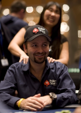 Un bel massaggio per Daniel Negreanu allenterà un po' la tensione per gli scarsi risultati nei tornei