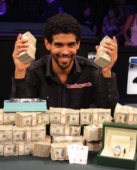 David Williams felice per il suo primo titolo WPT (foto Card Player)