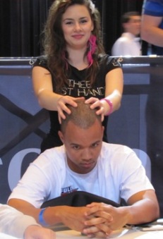 Phil Ivey  nelle sapienti mani della bellissima 'masseuse' Dana