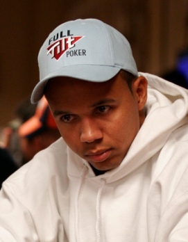 Phil Ivey sembra dire 'Dove son finito io? in cima alla All Time Money List!'