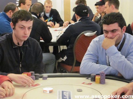 Giacomo Maisto al tavolo con un cliente scomodo: Tom 'durrrr' Dwan