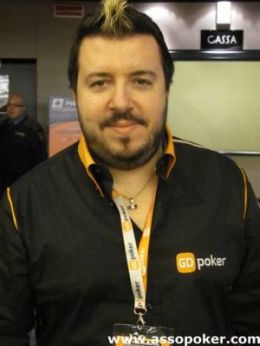 Max Pescatori, 'padrone di casa' che ha chiuso il day 1 in 15ma posizione a 57mila chips