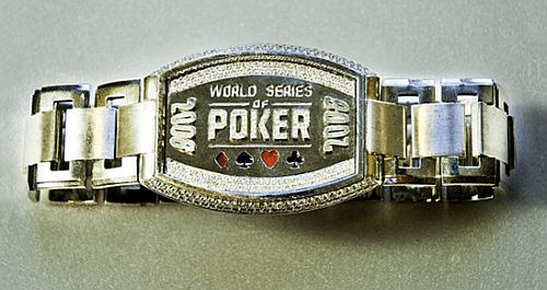 Il braccialetto di Peter Eastgate in vendita su ebay