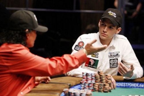 Michael De Michele, qui maltrattato da uno Scotty visibilmente brillo all'heads up finale del WSOP 50.000$ H.O.R.S.E. 2008