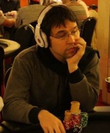 Michael Schufer, chipleader del final table (foto courtesy poker10.com)
