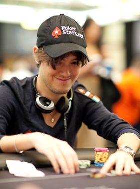 Dario Minieri al suo tavolo nel NAPT Bounty