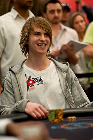 Isildur1 si scioglie in un bel sorriso