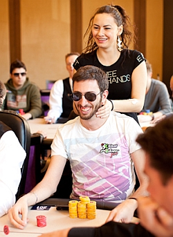 Gabriele Lepore, qui con la bella massaggiatrice EPT Dana