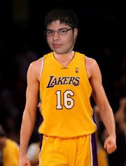 Il fotomontaggio (il corpo è di Pau Gasol) che 'Musta' ha come immagine del suo profilo Facebook