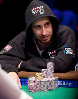 Jonathan Duhamel ha una formazione da cash player