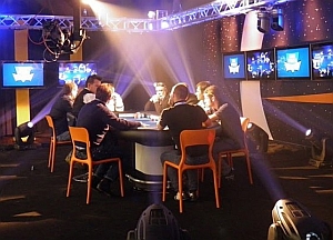 Un tavolo televisivo della Snai Poker Cup