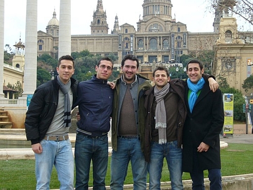 Alex a Barcellona insieme agli amici Simone Frantellizzi, Dario 'bonzo' Nittolo, Tommaso 'toms2up' Briotti e Massimo Valentini