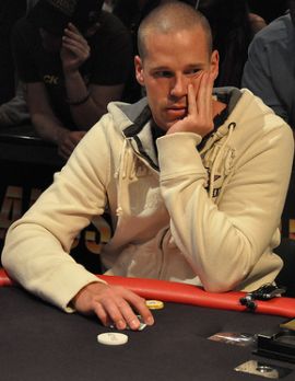 Patrik Antonius, temibile come sempre nel PLO