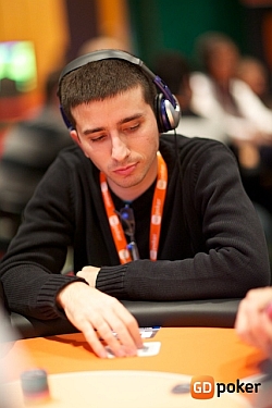 Simone a un Poker Grand Prix di GDPoker, dove vanta un 3° posto da 13mila euro (2010)