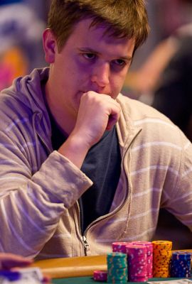 Richard Lyndaker resta in attivo di oltre 1.300.000 $