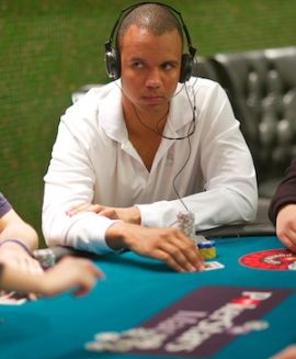 Phil Ivey torna da Macao a mani vuote...O no?