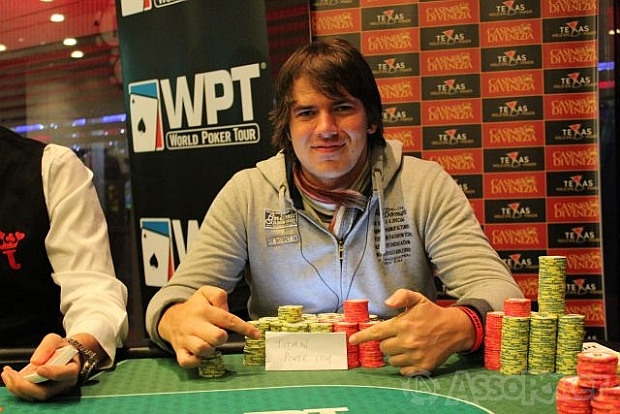 Un sorridente Marvin Rettenmaier, chipleader con vista sul final table