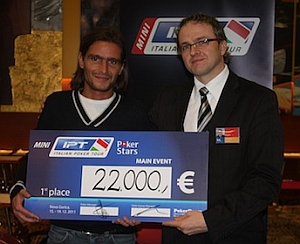 Marco Vispi felice alla premiazione