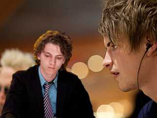 Viktor 'isildur1' Blom con Berndsen sullo sfondo: un nuovo incubo per lui?