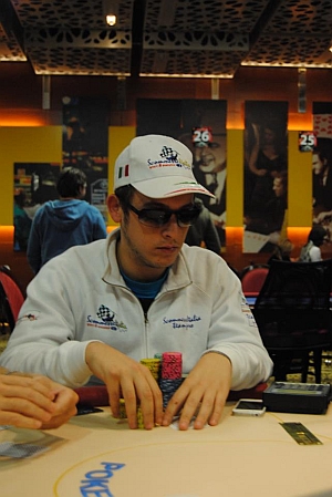 Filippo Candio al tavolo della Notte del Poker Club (foto ScommesseItalia blog)