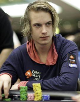 Viktor Blom alla PCA non si accontenta del live...