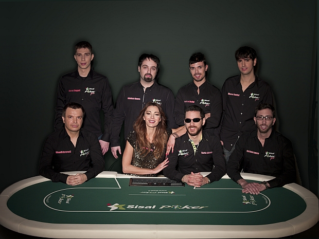 La foto ufficiale del Sisal Poker Team 2012: da sinistra in alto Ruggeri, Guerra, Carini e Fantini; in basso da sinistra Caramatti, Santaguida, Alioto e Lepore