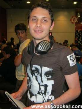 Enrico gioca su BetaPoker come 'suited'