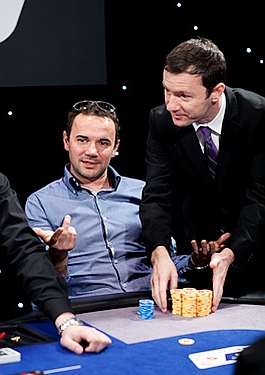 Ricardo Ibanez mentre riceve la penalità dal tournament director