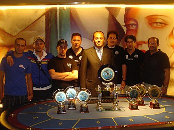 La premiazione del CITH (Campionato Italiano Texas Hold'em) 2009, con Alampi al centro in mezzo ai 7 premiati