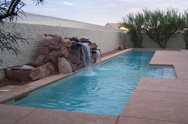 Uno scorcio della piscina nella villa di Las Vegas prenotata da Pokermagia