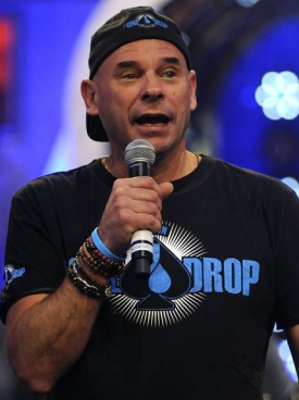 Guy Laliberté nelle vesti di ambasciatore del One Drop