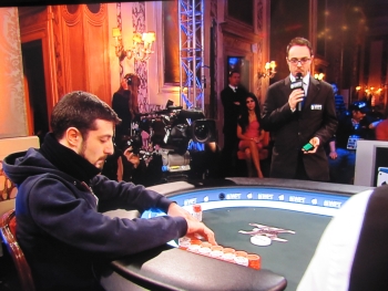 Raffaele De Nicola durante il final table del WPT Venice Frand Prix. Sulla sinistra Andrea Dato, poi giunto terzo