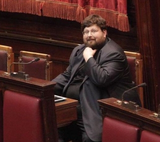 Adinolfi, qui nel giorno del suo insediamento alla Camera dei Deputati