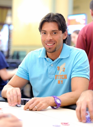 Vito 'w1llyss' Barone, chipleader dell'evento di Razz Vito 'w1llyss' Barone, chipleader dell'evento di Razz
